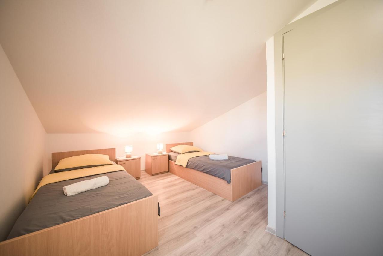 Apartments And Rooms By The Sea Vrsi - Mulo, Zadar - 5848 Kültér fotó